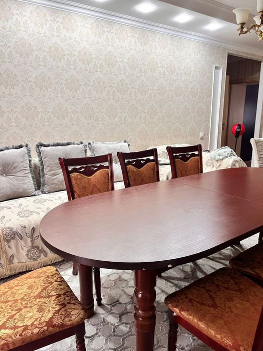 Стол со стульями