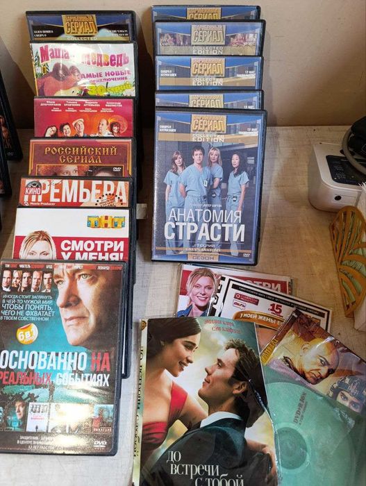 CD диски и видеокассеты . См фото