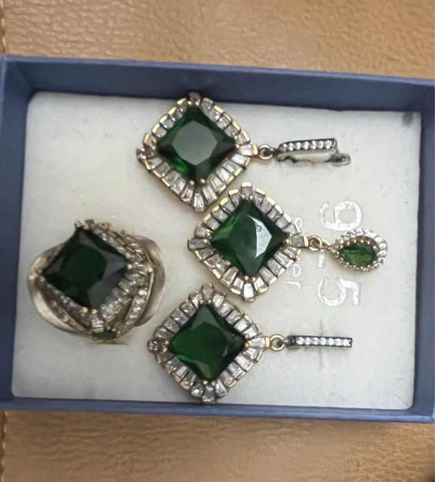 Серебрянный очень красивый комплект
