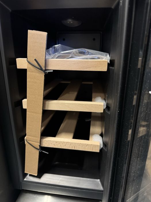 Răcitor de vinuri H.Koenig AGE8