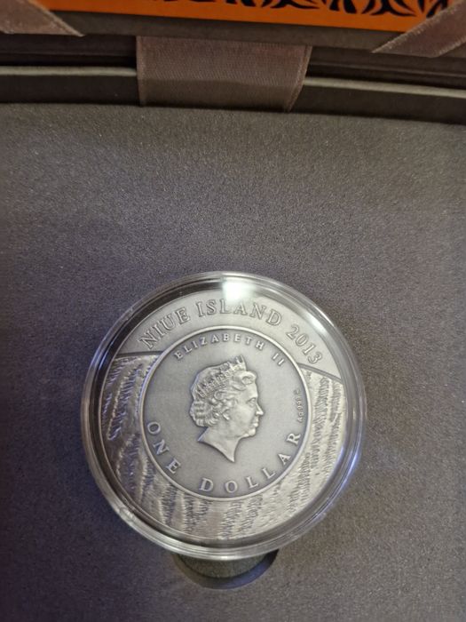 Монета серебро. Тигры.