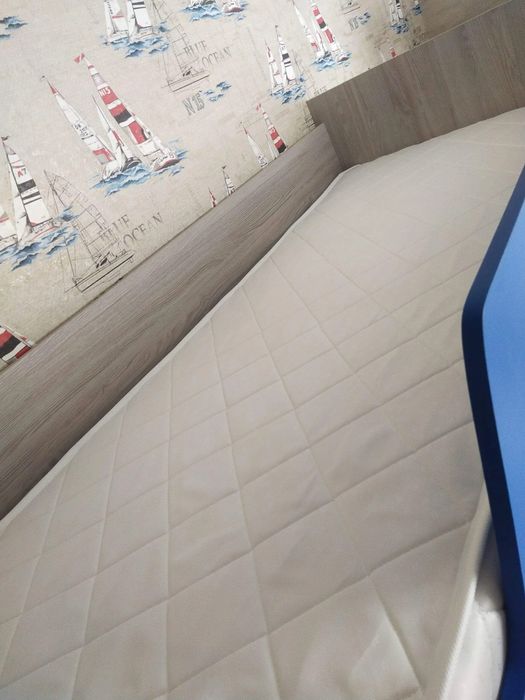 Продам кровать с партой.