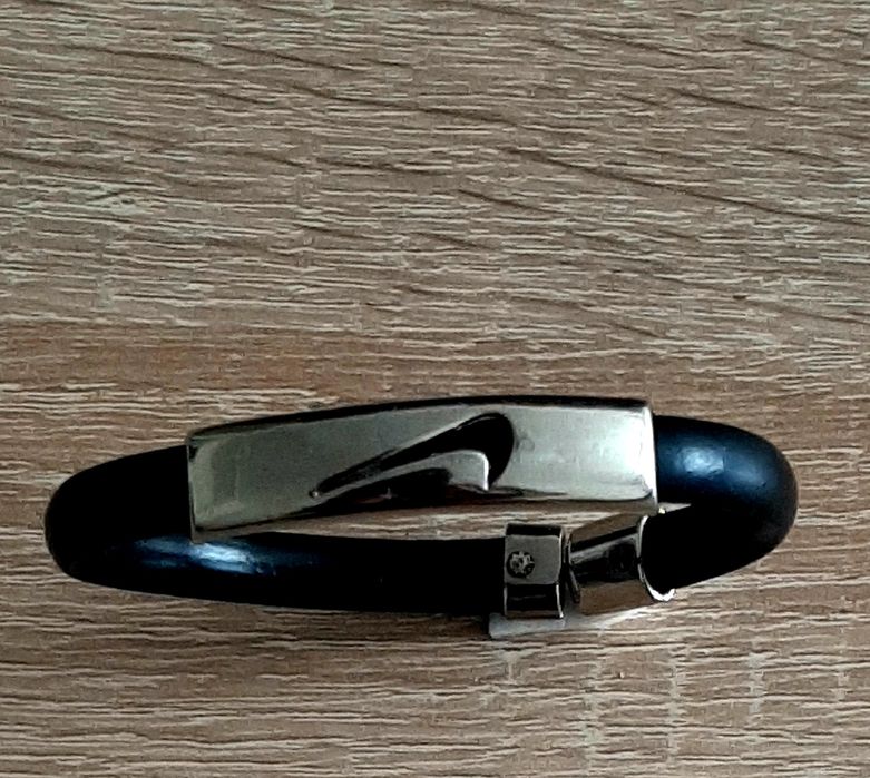 Луксозен ключодържателGUESS и  метална катарама