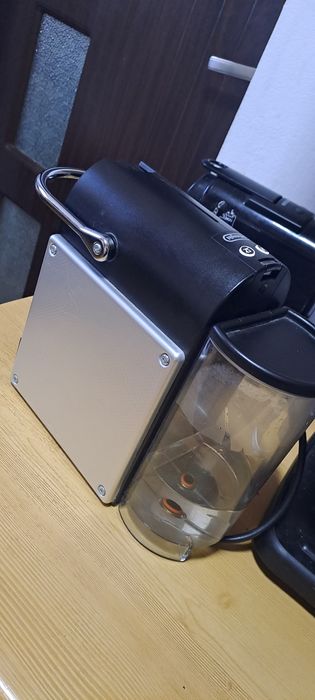 Vand aparat de cafea cu capsule nespresso
