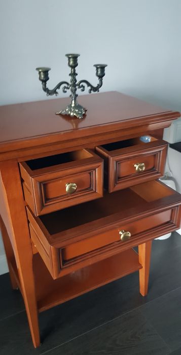 Comodă  veche din lemn masiv