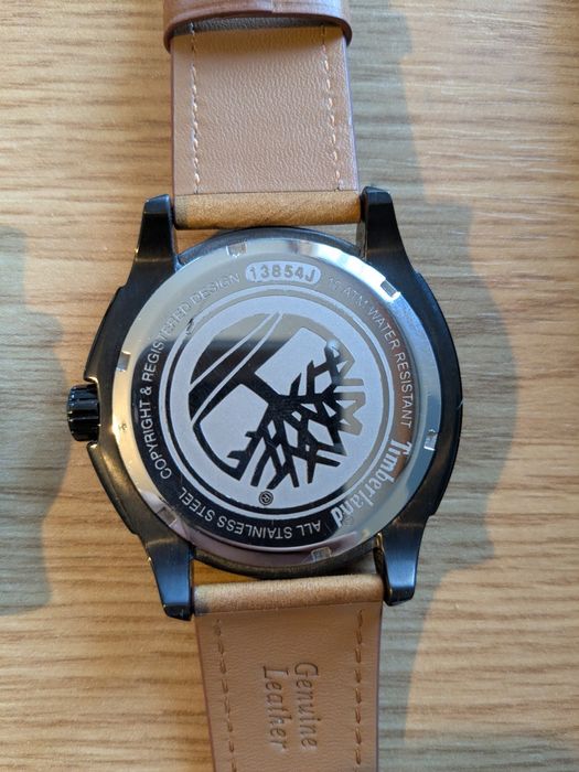 2 Ceasuri Aviator, Timberland, citește anunțul.