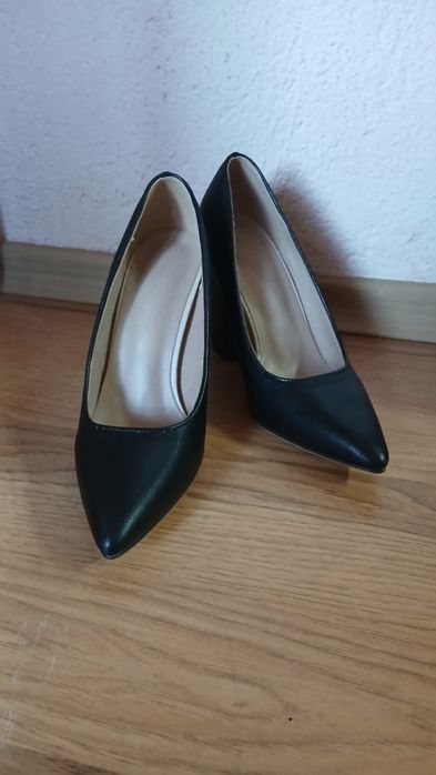 Обувки на висок ток