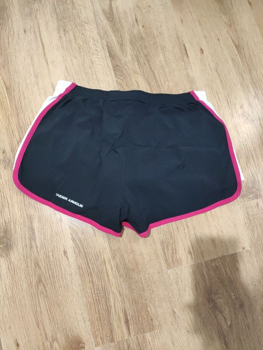 Pantaloni scurți de damă Under Armour mărimea M