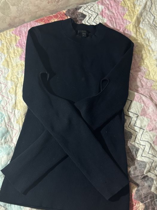 Кофта COS с вырезом у плечей