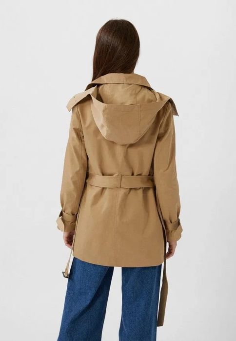 Укороченный тренч stradivarius