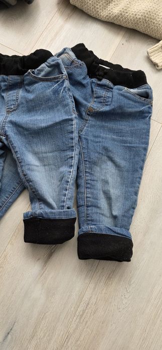 Blugi captusiti de iarna, camasa groasa si cardigan baietel 2 ani