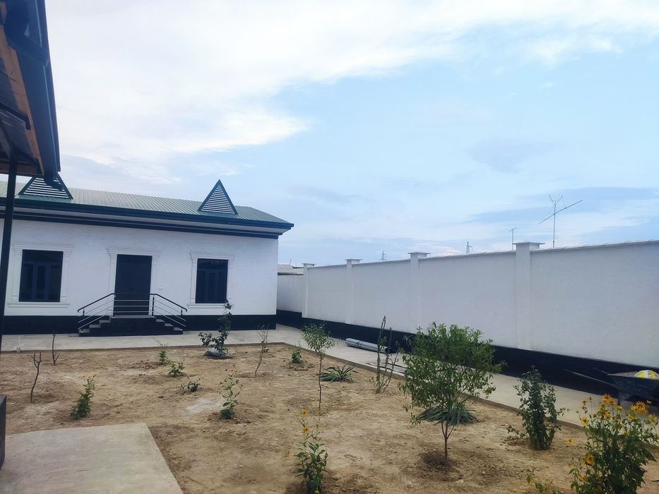 Uy sotiladi manzil : Samarqand sabxoz 65 maktab oʻtganda oʻngdan 3-koc