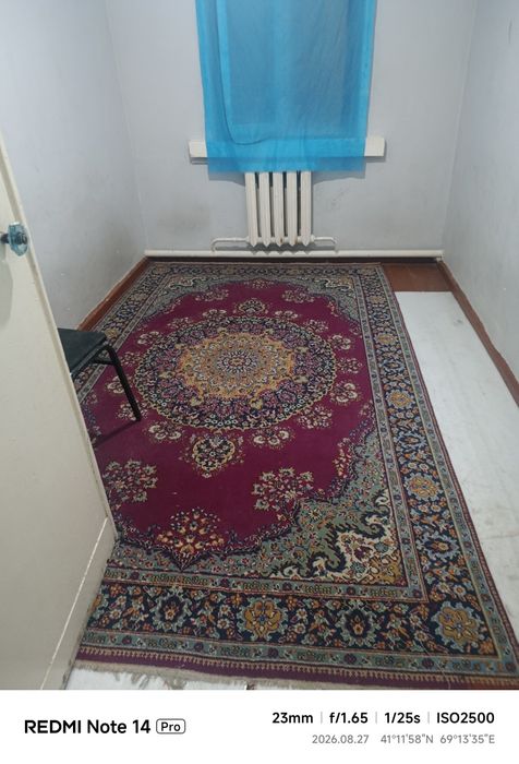 Kvartera qizlar va oyla uch
