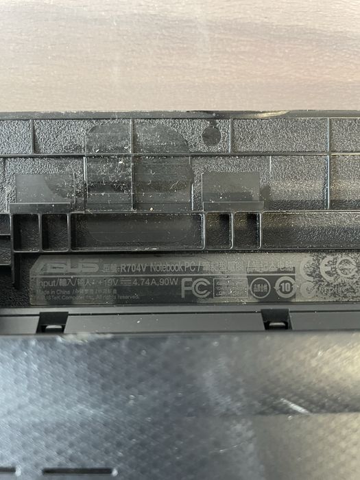 Laptop pentru piese Asus R704V