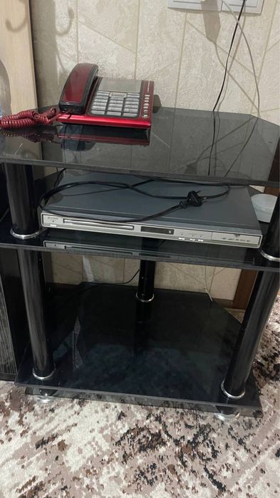 Телевизор LG,музыкальный центр, и Стеклянная подставка