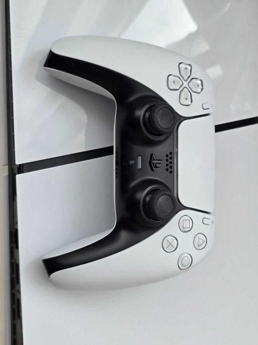 PlayStation 5 (PS5) Disk Edition – отлична, комплект – 410 €