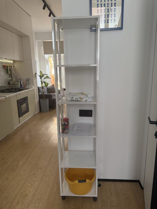 Продам стеллаж на колесиках