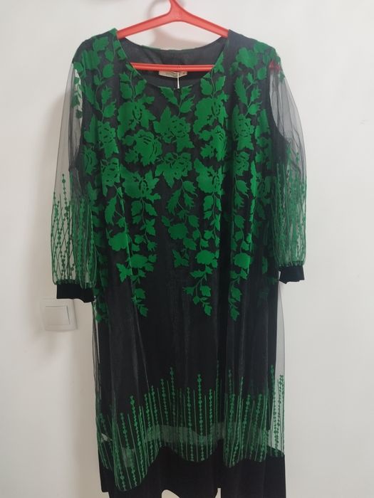 Продам платья и кофты