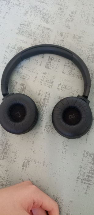 Продаю наушники JBL