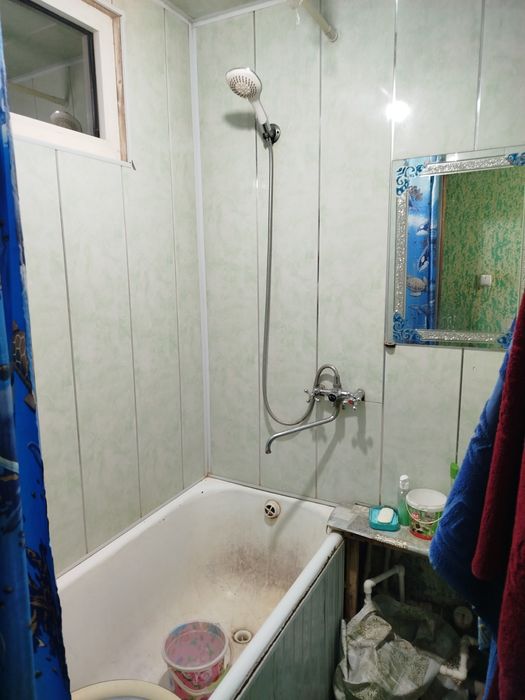 Dom sotiladi 3 xonali tez va arzon beramiz