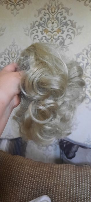 Продам шикарный хвост на заколке-зажиме. Блонд.