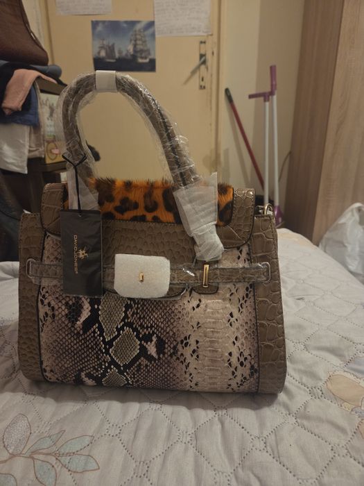 Дамска чанта -David Jones -висококачествена еко кожа. Естествен косъм.