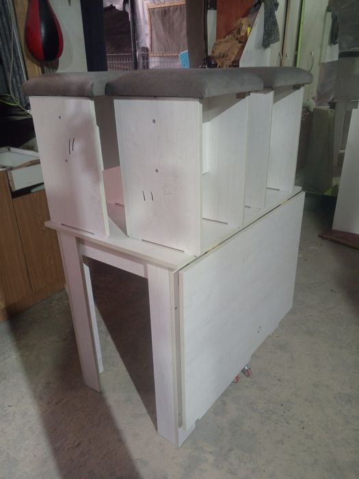 Продам кухонный стол