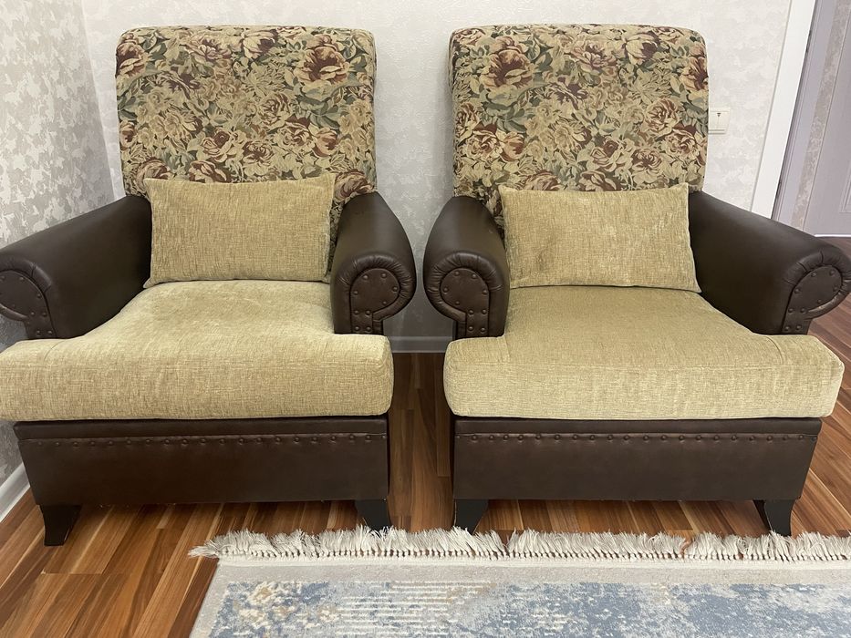 Мягкий уголок:диван и два кресла