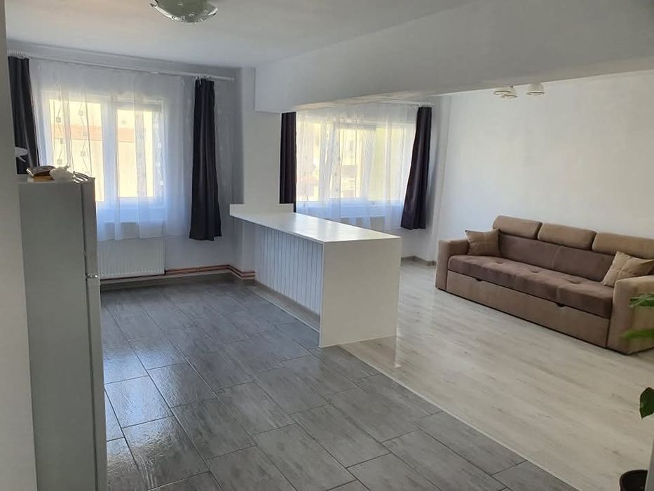 Inchiriez apartament 2 camere, apartamentul este situat la et2