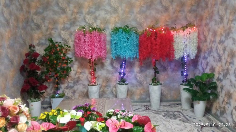 "Sotuvda serhasham sun'iy gullar (bo'yi 1.5 m dan baland)"