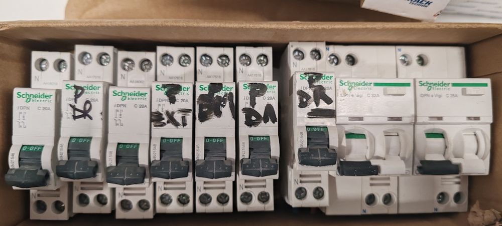 Siguranțe automate Schneider Electric