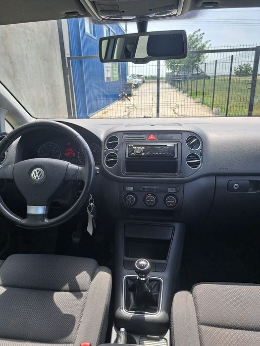 Golf 5 plus  vând
