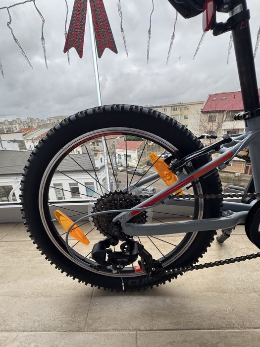 Bicicleta Cube Acid 200, 2023, roti/cadru 20”.