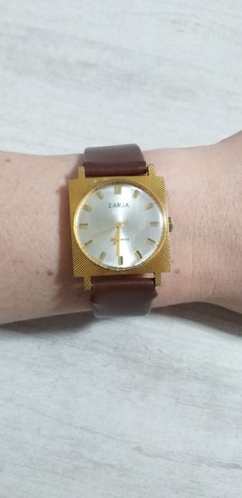 Позолоченные часы