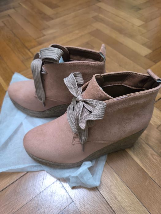 Обувки с танк ток