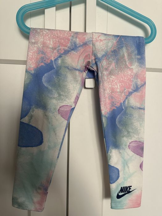 Продавам детски екип Nike