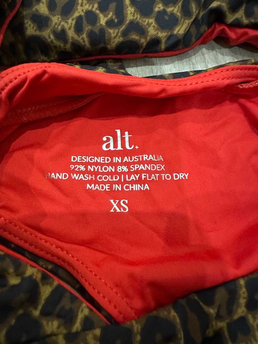 Alt. Australia Ефектен цял бански XS