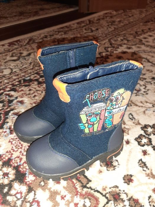 Продам сапожки детские