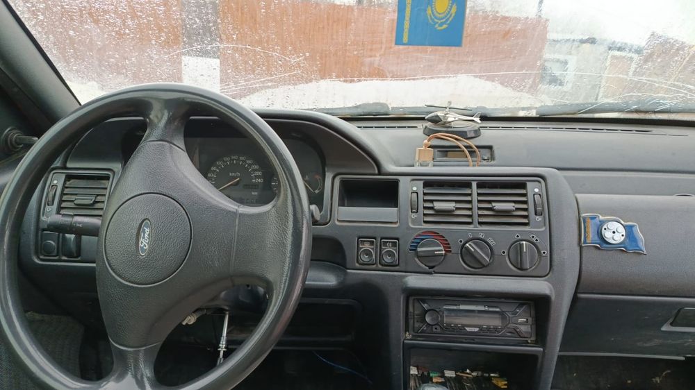 Продам машину форд эскорт