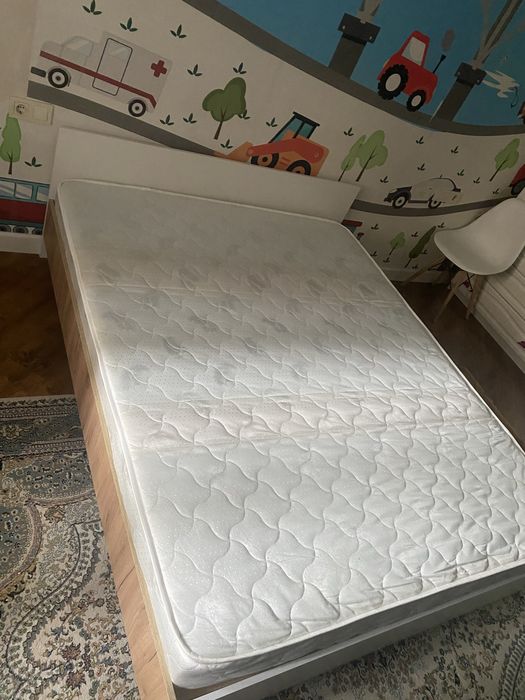 Кровать и пастел