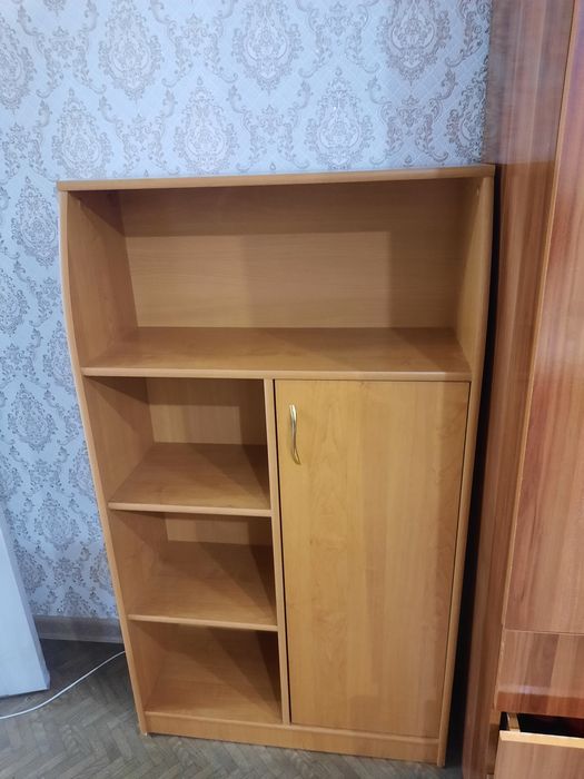 Продам шкаф пенал