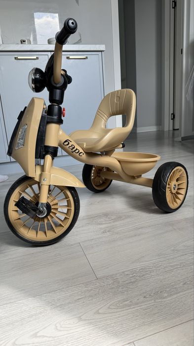 Трехколесный велосипед с музыкой и подсветкой