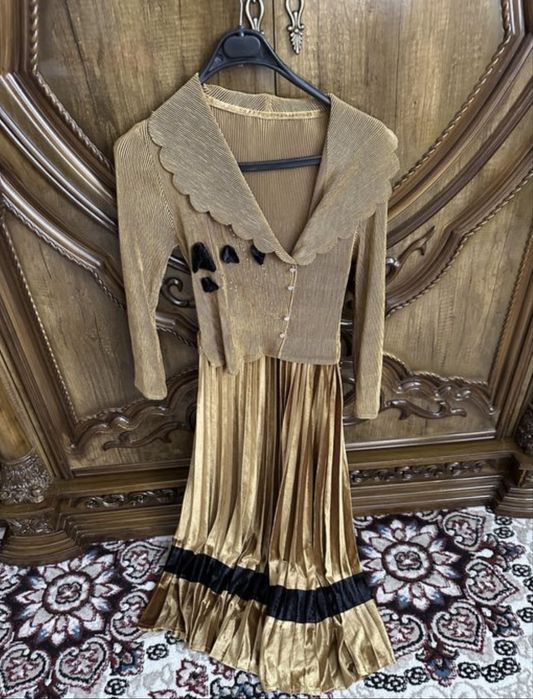 kiyilmegen koilek, Farida butikdan aling’an, eki qabatlarga boladi