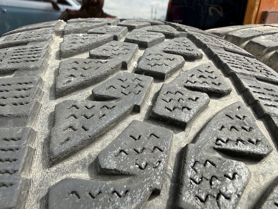 2бр. ТОВАРНИ Зимни Гуми 235/65R/16C -BRIDGESTONE- DOT:1917, 5.2мм. *50€ за 2бр.*