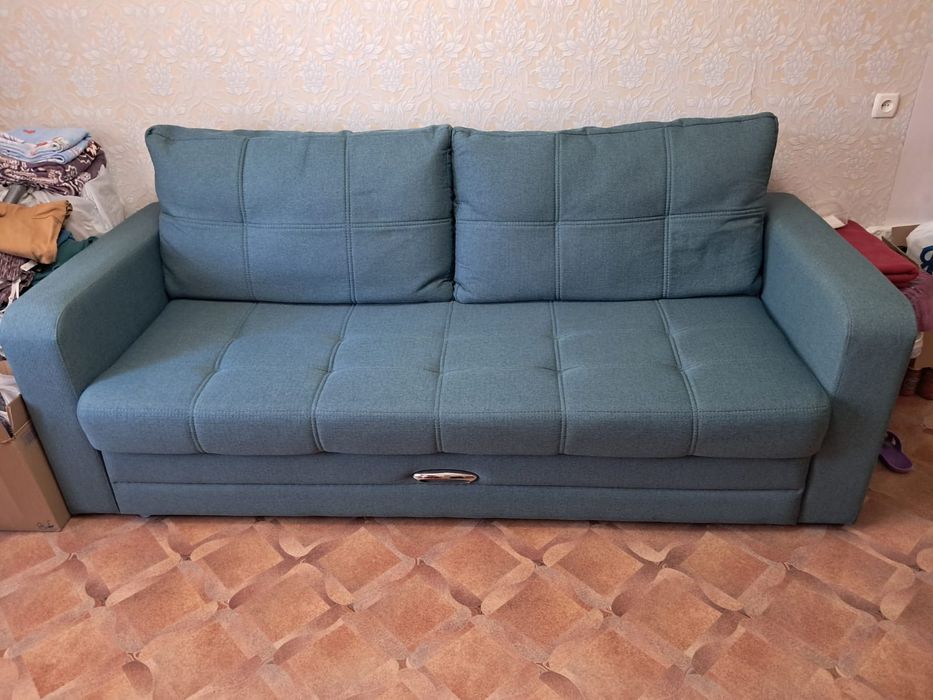 Продам диван  срочно