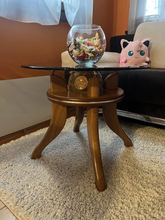 Продавам комплект маси и 6 стола от масивно дърво и стъкло – 350 €