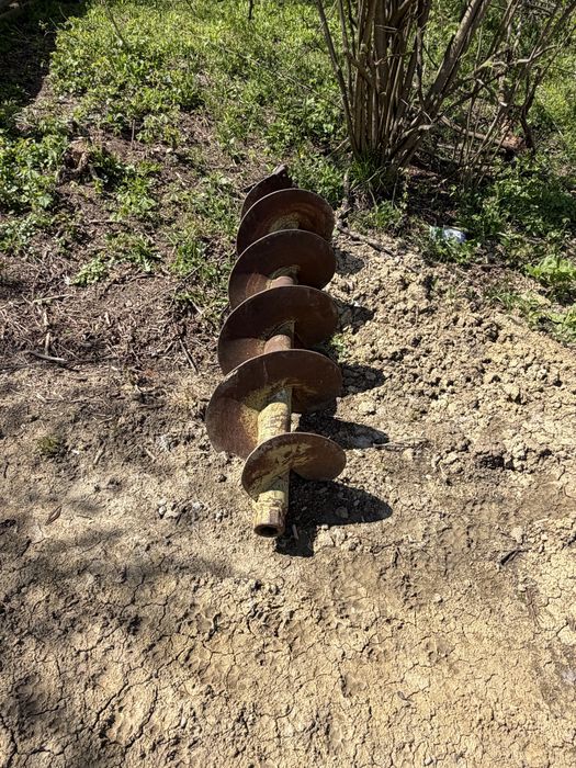 Burghiu hidraulic , buldoexcavator