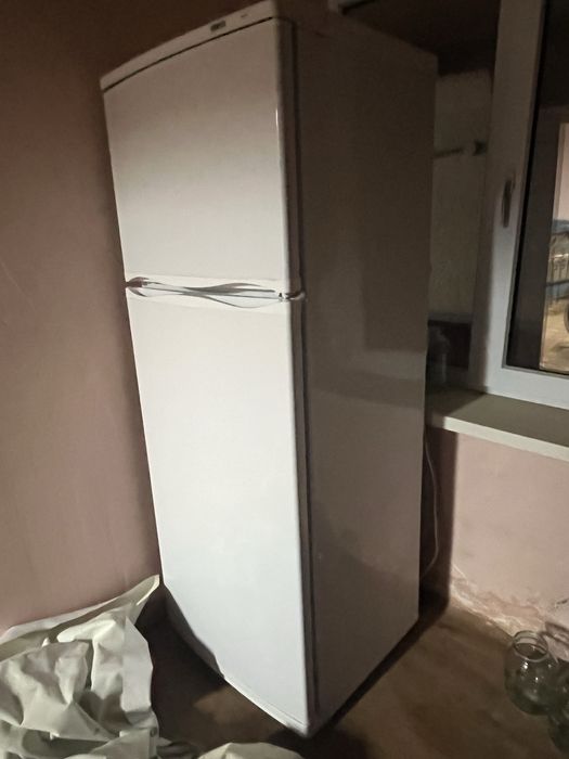 Холодилник почти новыи