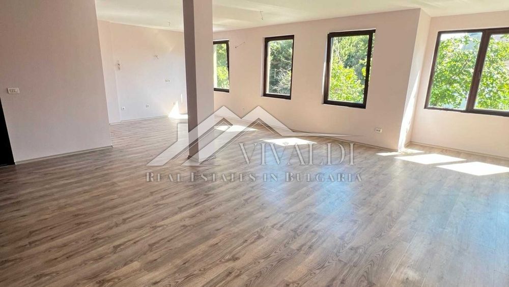 Продава се Четиристаен апартамент в Варна, Център - 180 кв.м за 1970 €/кв.м - Снимка #3