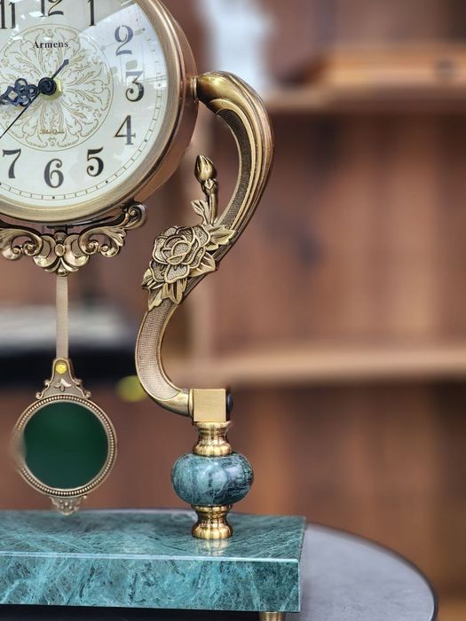 Часы настольные  цветы зелёный европейский